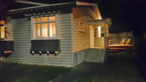 Hillsborough House | Cozy Home Stay at Hillsborough Road - Auckland City