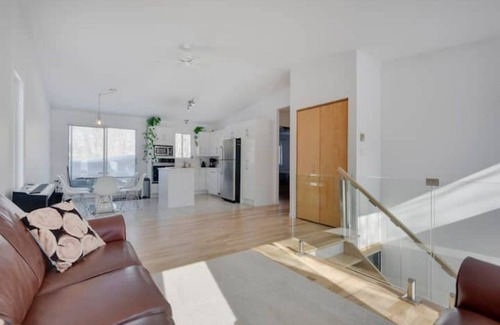 L'Ancienne-Lorette House | Cozy home with hot tub near airport