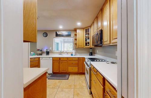 Dobson Ranch House | Cozy home with home office, gym equipment, grill & patio