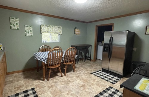 Henlawson House | Cozy house, 2 bed, 1 bath, full kitchen, close to Bearwallow