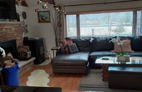 Dingmans Ferry House | Cozy house by the lake