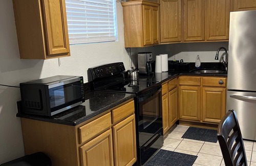 Oak Ridge House | Cozy house in charming Orlando with WiFi, AC