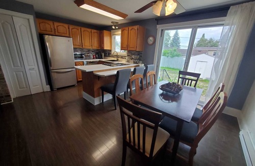 Saint Constant House | Cozy House in St-Constant-3 bedrooms-25min dowtown