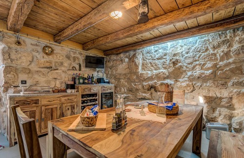 Dugopolje House | Cozy House Mia, with heated Pool, Jacuzzi In Pool And BBQ.