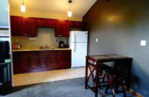 Moon Township Apartment | Cozy in Coraopolis Suite A