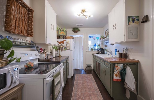 Murfreesboro House | Cozy in the city.blocks to MTSU & 1 mile stroll down Main to historic Square