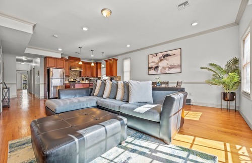 Bergen Apartment | Cozy Jersey City/NYC Oasis w/Double Balcony
