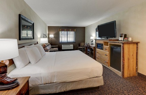 Johnston Hotel | Cozy Johnston Haven with On-Site Laundry & Meeting Rooms | 2 Units