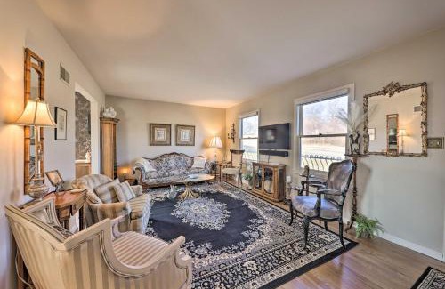 Gladstone House | Cozy Kansas City Home with Yard - 9 Mi to Dtwn!