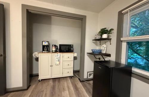 Keene Apartment | Cozy Keene Retreat - Walk To Downtown!