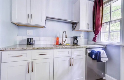 Decatur House | Cozy King bed and Queen Sofa bed Apt HOT TUB n