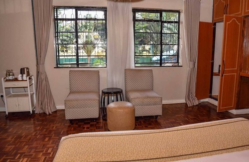 Gigiri Hotel | Cozy King Suite. Walking Distance to Mall & Green Spaces