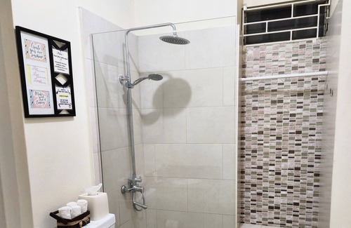 Beverly Hills Apartment | Cozy Kingston Getaway Ideally located