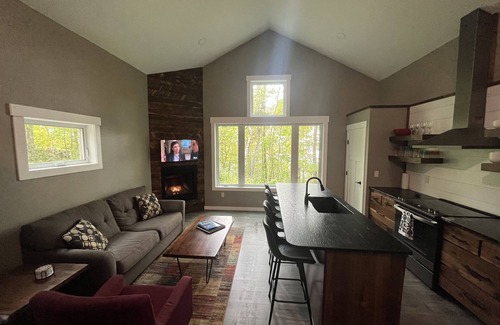 Sturgeon Lake Cabin | Cozy Lake Cabin in the Woods