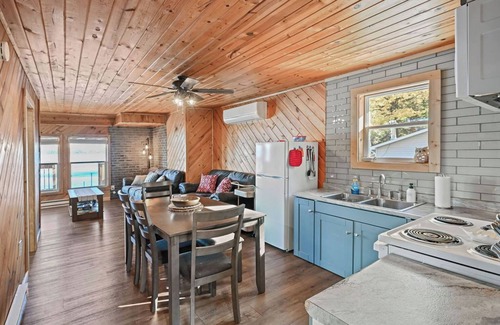 Pickerel Cabin | Cozy Lake Front Cabin