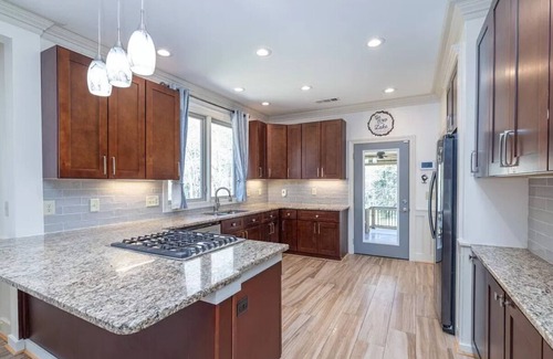 Elberton House | Cozy Lake Front home on Lake Russell