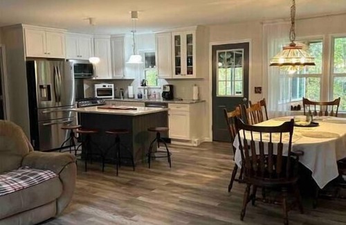 North Lake George Cabin | Cozy Lake George Cabin Swim in the summer and ski in the winter !