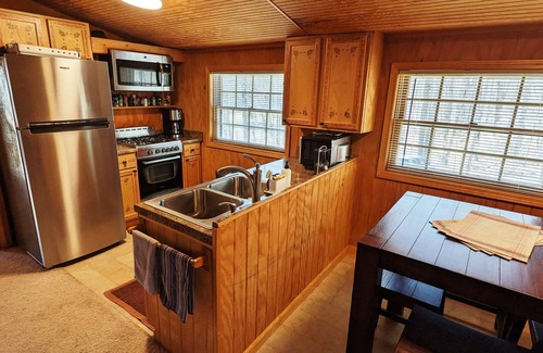 Elmira Cabin | Cozy Lake House