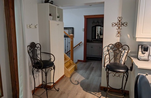 Port Stanley Apartment | Cozy Lakefront 2BDR with Hot Tub in the Village