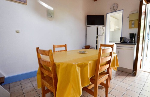 La Palmyre House | Cozy Lakefront 3BR Home with Terrace, BBQ, and Private Parking - Close to Beach & Shops