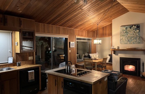 Kamloops Cabin | Cozy Lakefront Cabin Retreat