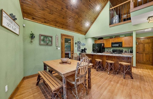 Cub Run Cabin | Cozy Lakefront Cabin in Mammoth Cave, KY