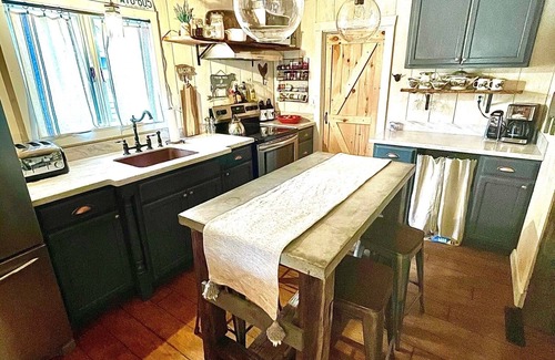 Winchester Cottage | Cozy Lakefront Cottage On Forest Lake- Live the Lake Life!