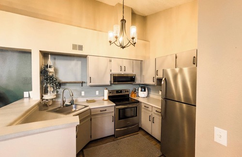 Grant Ranch Condo | Cozy Lakeview Condo - 60 Day Special