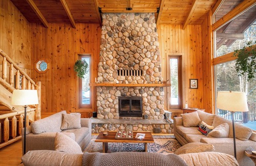 Ely Cabin | Cozy Large Log Cabin w/ Sauna + Hot Tub on Lake Shagawa