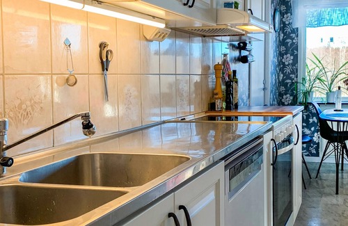 Almsta House | Cozy, large vacation home in close proximity to the water.