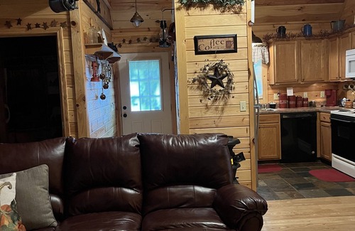 Sylva House | Cozy Lil’ Cabin.