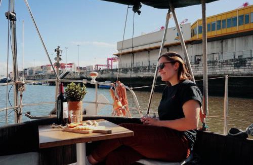 Lapa Boat Rental | Cozy Lisbon Marina Sleepaboard - Sail Away