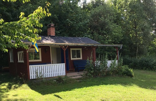 Nykoping Municipality Cabin | Cozy Little House With a View of the Lake. Mysigt Torp Directly vid sjö och Nature Reserve