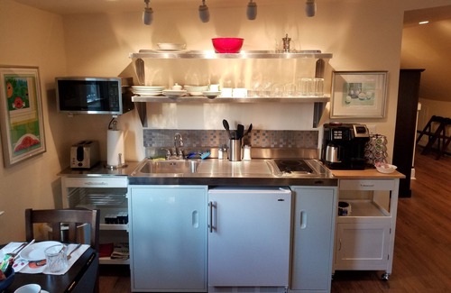 East Hill Apartment | Cozy loft. Near downtown Nashville. 40% Monthly Discount. 30 day minimum stay.
