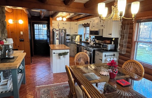 Carmel Cabin | Cozy Log Cabin Getaway
