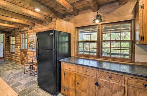 Ruckersville Cottage | Cozy Log Cabin Getaway w/Fire Pit + 3 Acres!