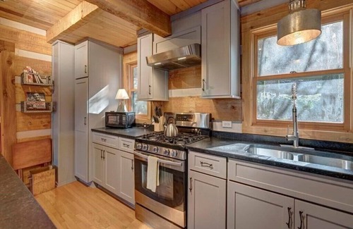 Zionville Cabin | Cozy Log Cabin, Mountain views, HOT TUB, & Fire Pit- accepting renters!