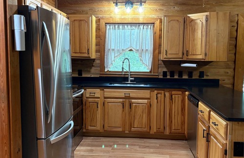 Branford Cabin | Cozy Log Cabin Retreat on the Santa Fe River – Nature, Kayaking & Relaxation!