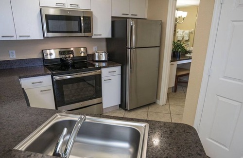 Weston Condo | Cozy Luxury 1-bedroom condo in welcoming Weston with AC, Wifi, fitness room