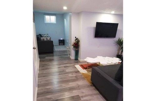 Hamilton Apartment | Cozy luxury apartment/bsmt