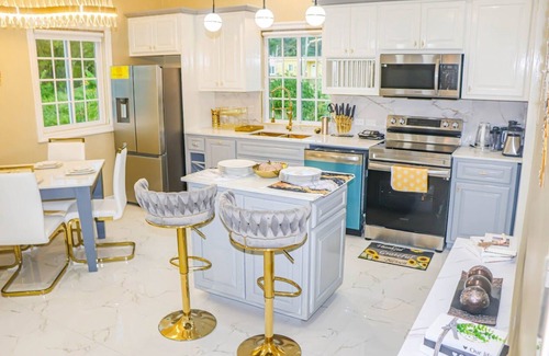 Green Island House | Cozy Luxury Hideaway With Free Wifi,Parking,Swimming Pool&Jacuzzi Near Negril