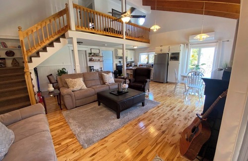 Terra Nova Cottage | Cozy Mahers Cottage - Hot tub