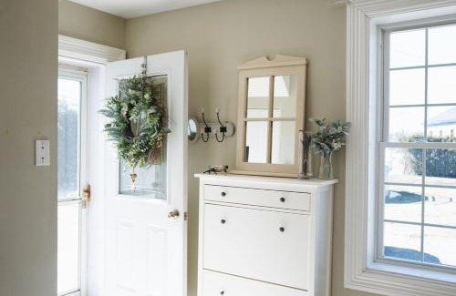 Merrickville-Wolford Apartment | Cozy Merrickville Guest House