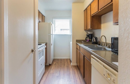 Midland Apartment | Cozy Midland Flat + swimming pool
