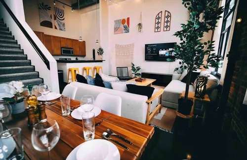 Arcadia Apartment | Cozy mill loft w/2 king beds, gym & pool