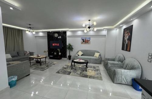 Ain Schams Apartment | Cozy Modern Apartment In El-Nozha