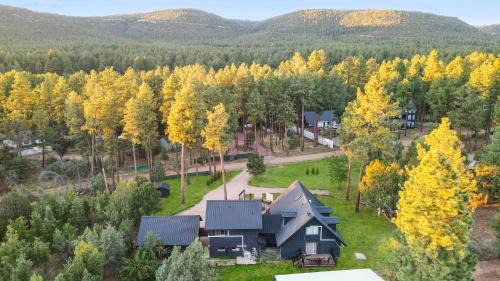 Strawberry Ski Chalet | Cozy Modern Chalet in Strawberry
