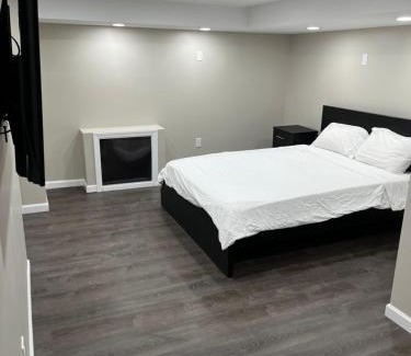 East Orange House | Cozy Modern Condo