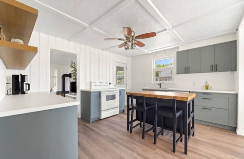 Wellington House | Cozy Modern Cottage in Wellington