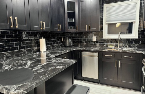 Arnold Apartment | Cozy & Modern Getaway Upper Level Suite in Arnold